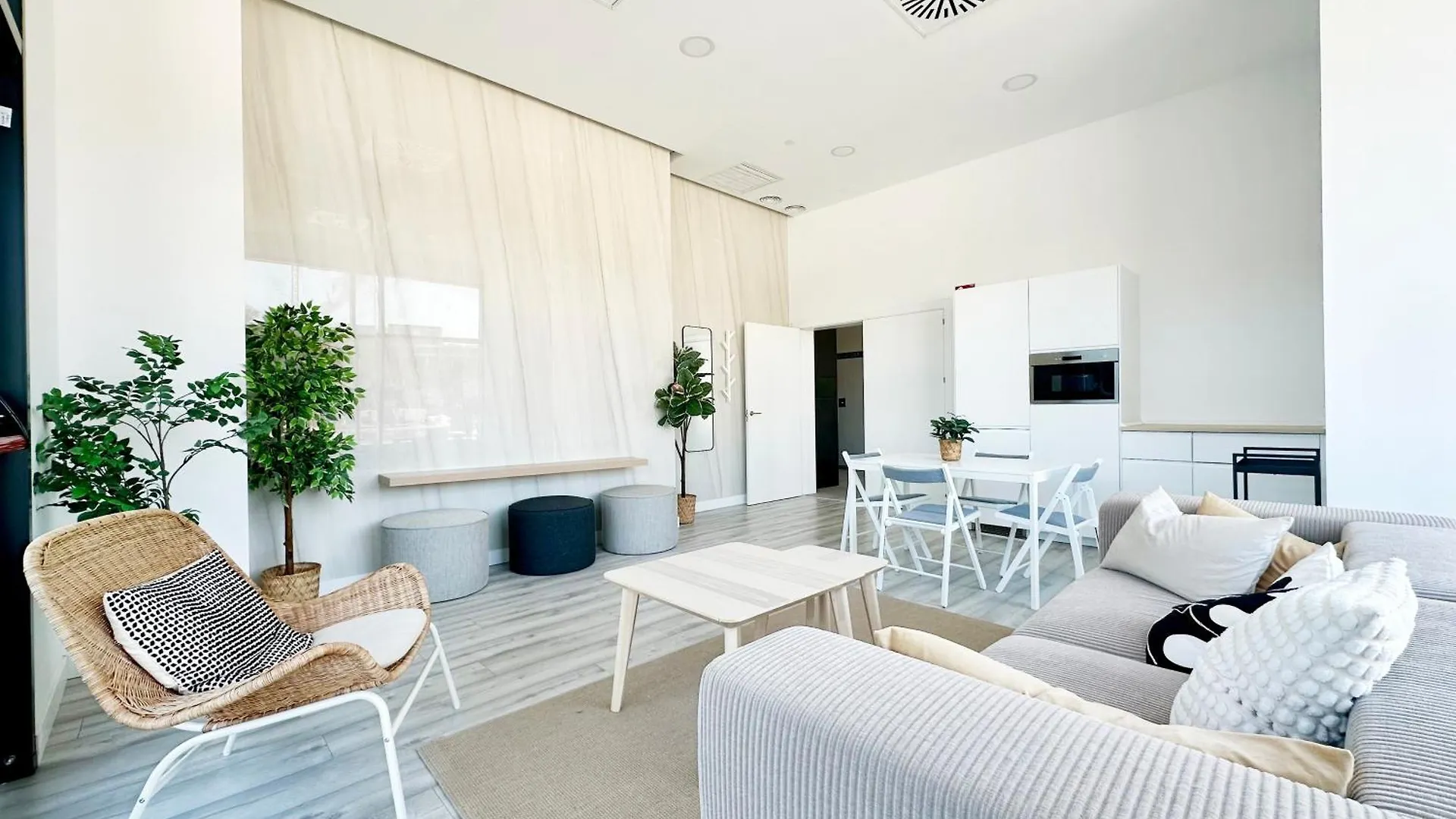 Aq 21 Floor 3 Bed Apartment Malaga Spain